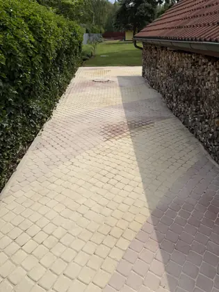 Tentýž chodník po vyčištění