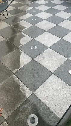 Terasa v průběhu tlakového mytí