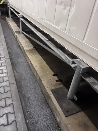 Rampa a přilehlá dlažba po vyčištění